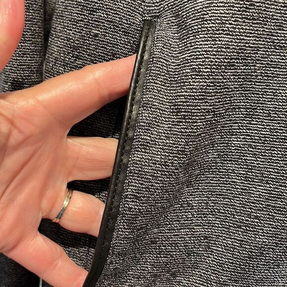 Hugo Boss Mens full zipped performance Jacket size Large. - Picture 3 of 8